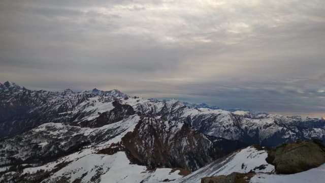 Himalayas from Kedarkantha Summit.jpg